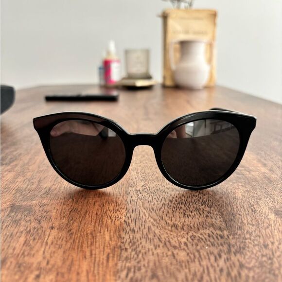 (Last call) EUC Prada PR 02XS HERITAGE Sunglasses with case and box - Picture 2 of 15